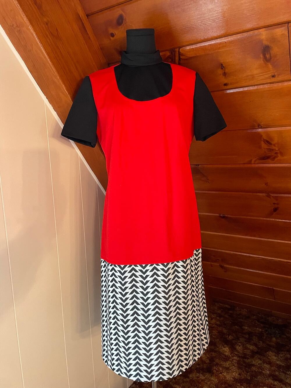 Vintage 70s Red and Black Patterned Colorblock Polyester Dress sz 16 / sz L